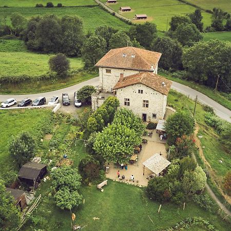 Les Fous Du Village Saint-Esteben Bagian luar foto