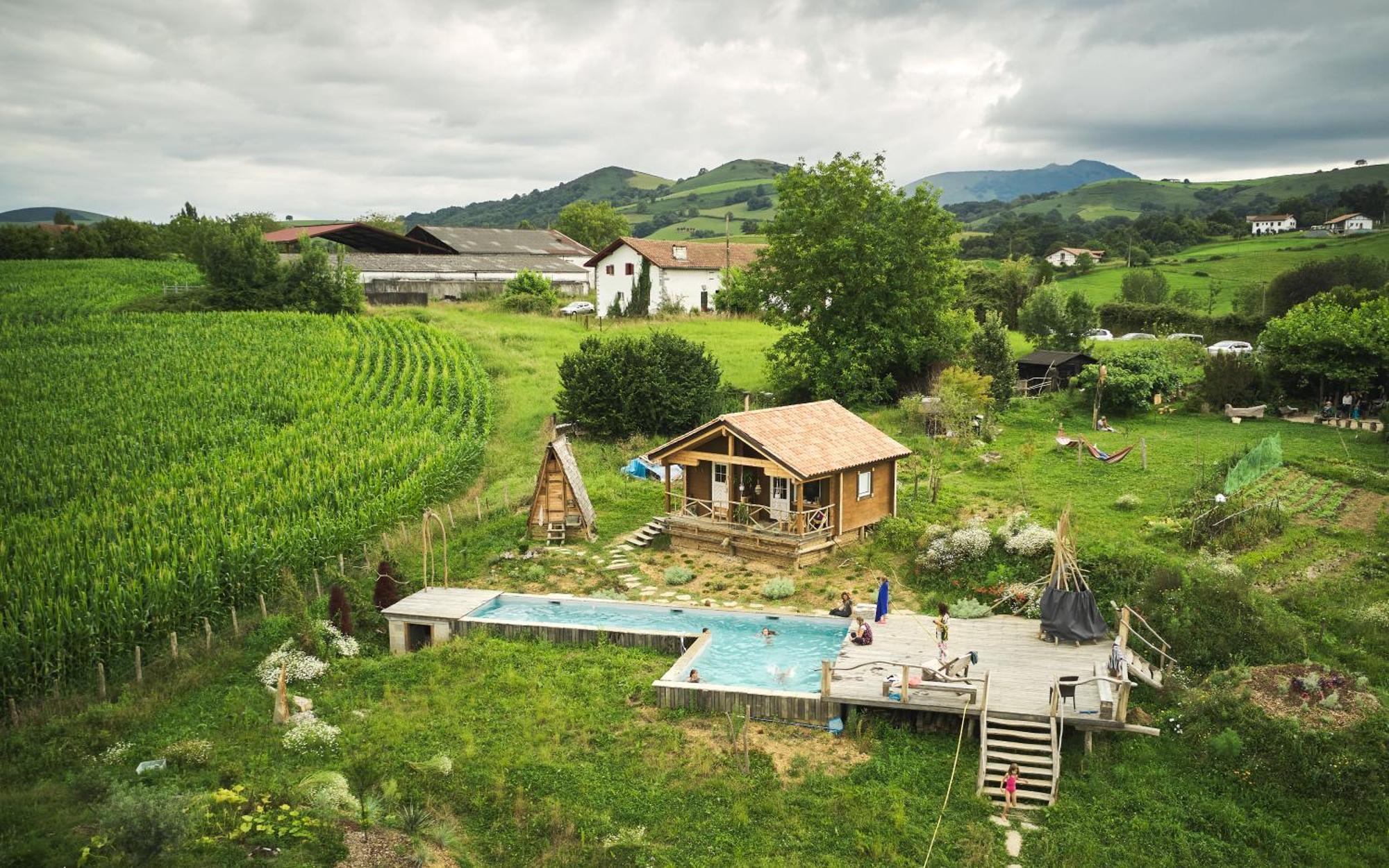 Les Fous Du Village Saint-Esteben Bagian luar foto