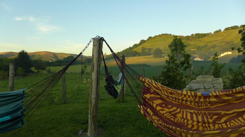 Les Fous Du Village Saint-Esteben Bagian luar foto