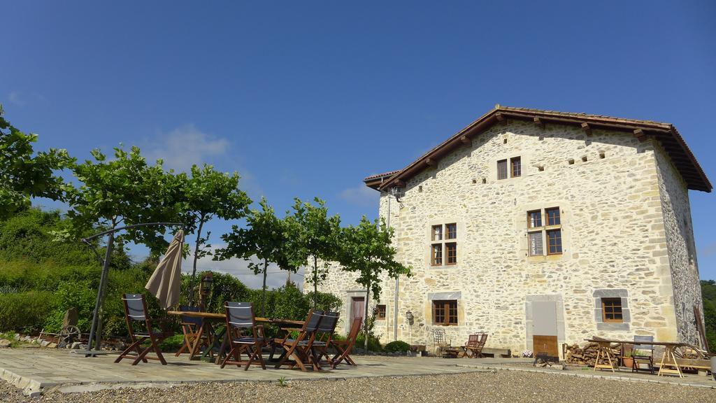 Les Fous Du Village Saint-Esteben Bagian luar foto