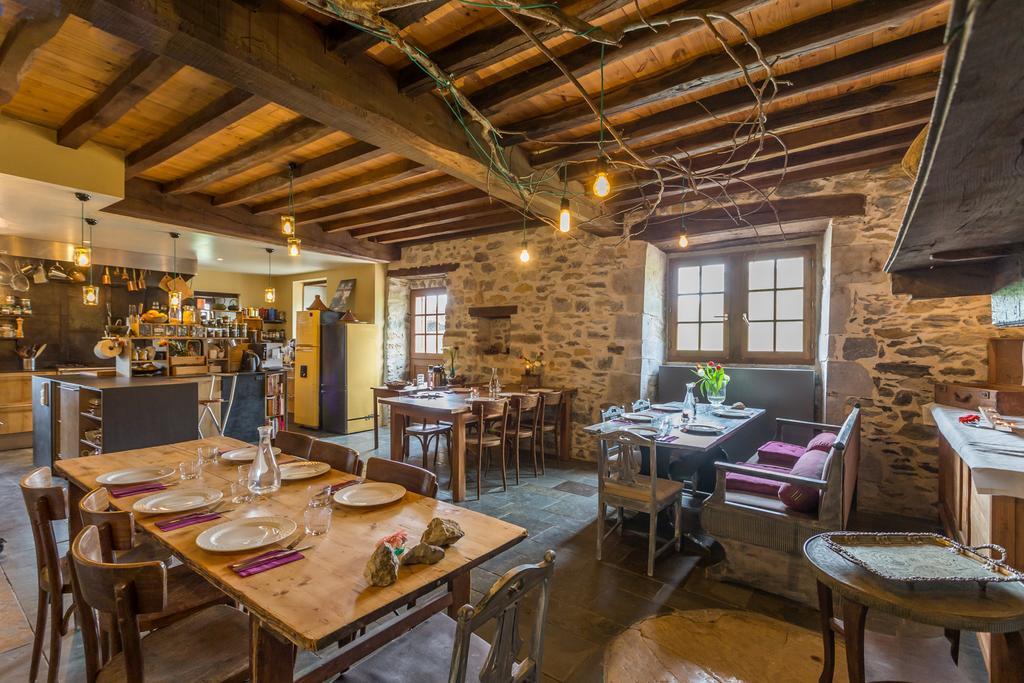 Les Fous Du Village Saint-Esteben Bagian luar foto
