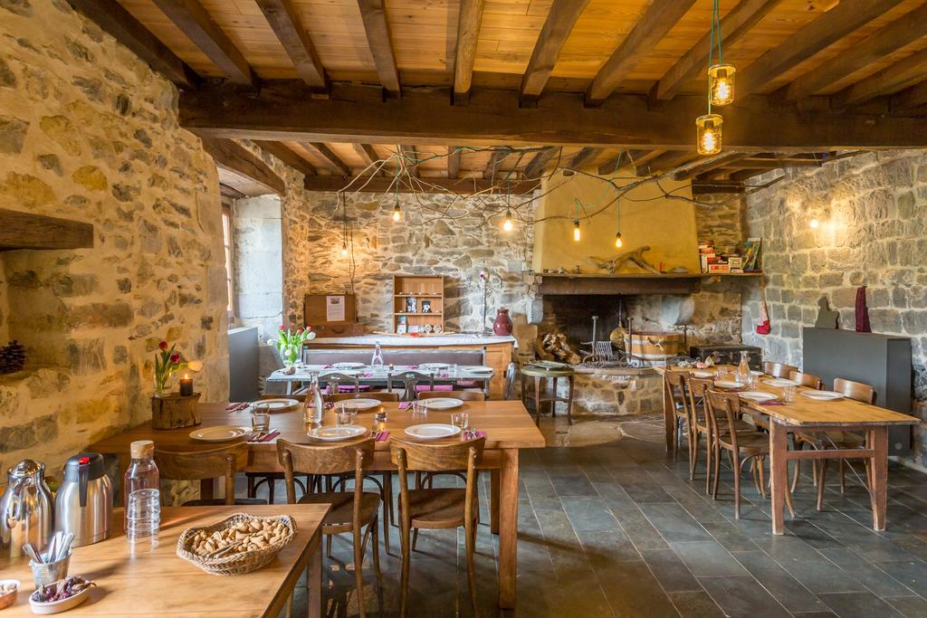 Les Fous Du Village Saint-Esteben Bagian luar foto